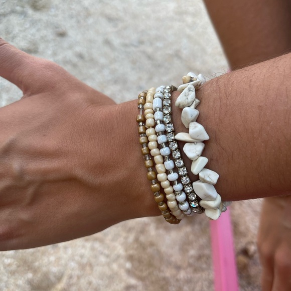 Boho style neutral color stretch stacking bracelets - Picture 1 of 2